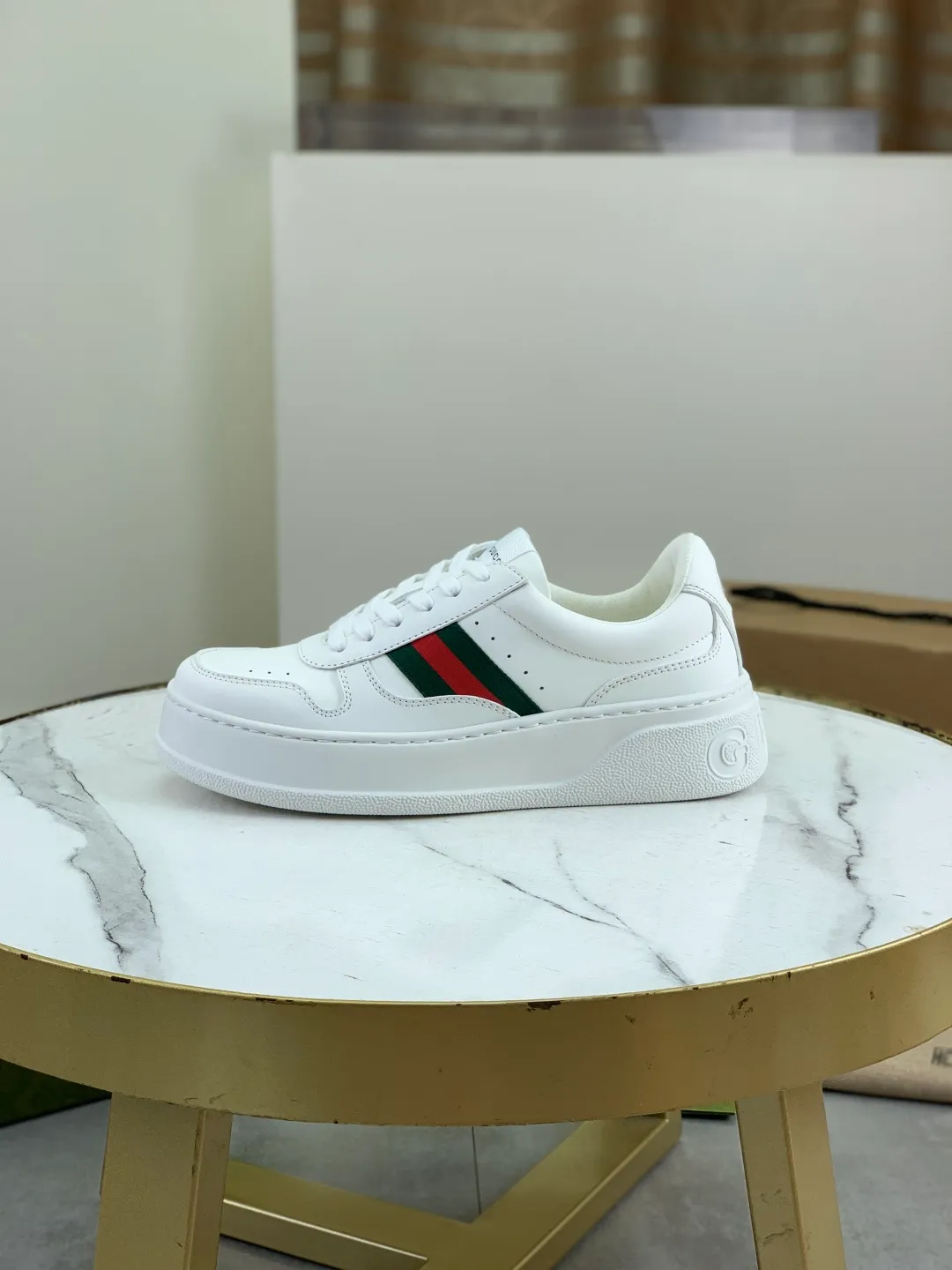Men's shoes 💰P600 new GUCCI high version 🆕New series, 👫couple biscuit shoes, thick-soled sneakers, these are really comfortable, super light, comfortable and versatile, 👍a must-have item, this item is full of fun retro flavor. G’s new series continues to seek inspiration from daily life in other eras and incorporates the essence of current design to create refreshing designs. This sneaker is made of GG printed canvas and decorated with the classic double G monogram pattern, highlighting the profound connotation of the brand logo. GG printed embossed leather, glossy leather details, 5cm taller, instantly enhances your aura when worn! (With a complete set of packaging bags) Airplane box Size: 35-45